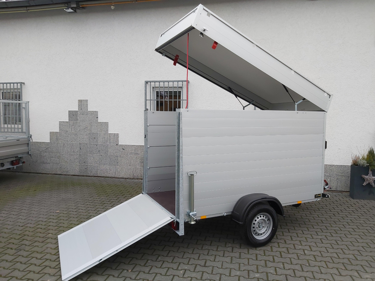 ALUBOXX Deckelanhänger GTB 1200 VT3 251x126x153cm Heckrampe (S) 1200kg Winter Aktion - Reboque furgão: foto 3 ALUBOXX Deckelanhänger GTB 1200 VT3 251x126x153cm Heckrampe (S) 1200kg Winter Aktion - Reboque furgão: foto 3