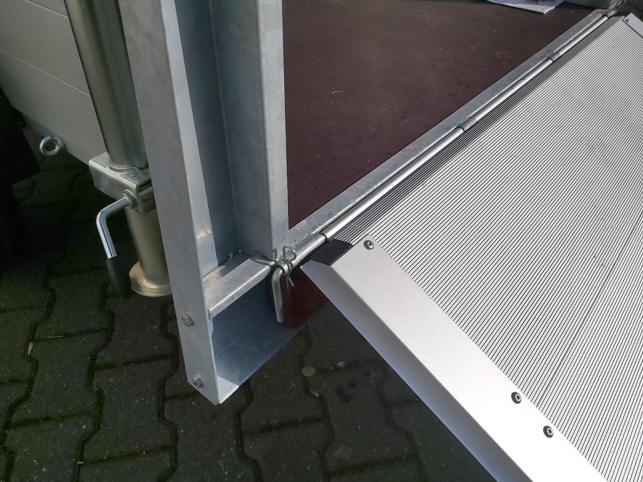 ALUBOXX Deckelanhänger GTB 750 VT2 211x126x118cm Heckrampe (XS) 750kg Top Seller Angebot - Reboque furgão: foto 5 ALUBOXX Deckelanhänger GTB 750 VT2 211x126x118cm Heckrampe (XS) 750kg Top Seller Angebot - Reboque furgão: foto 5