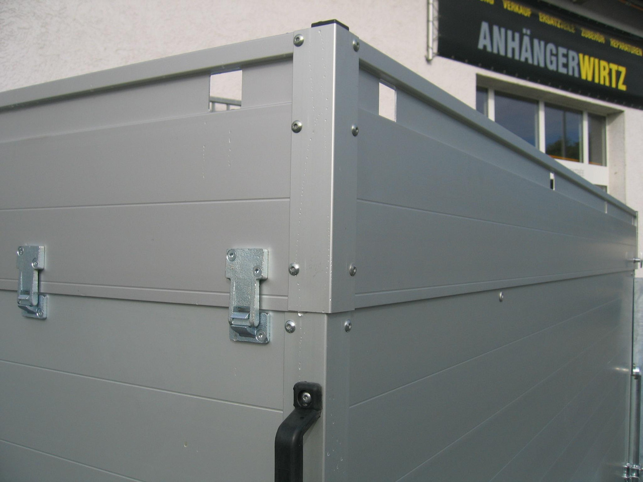 ALUBOXX Deckelanhänger GTT 1500 VT2 301x126x118cm Heckrampe (M) 1500kg order Aktion - Reboque furgão: foto 3 ALUBOXX Deckelanhänger GTT 1500 VT2 301x126x118cm Heckrampe (M) 1500kg order Aktion - Reboque furgão: foto 3