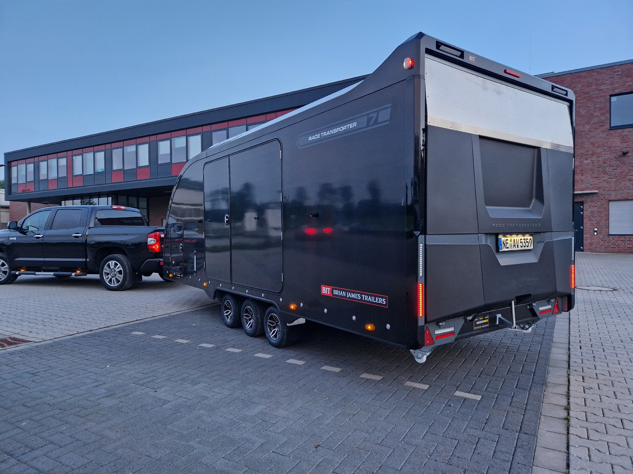 Locação de  BJT Race Transporter 7 397-5521-35-3-10-B 550x210x189cm black Alufelgen Tridem 3500kg Aktion BJT Race Transporter 7 397-5521-35-3-10-B 550x210x189cm black Alufelgen Tridem 3500kg Aktion: foto 11