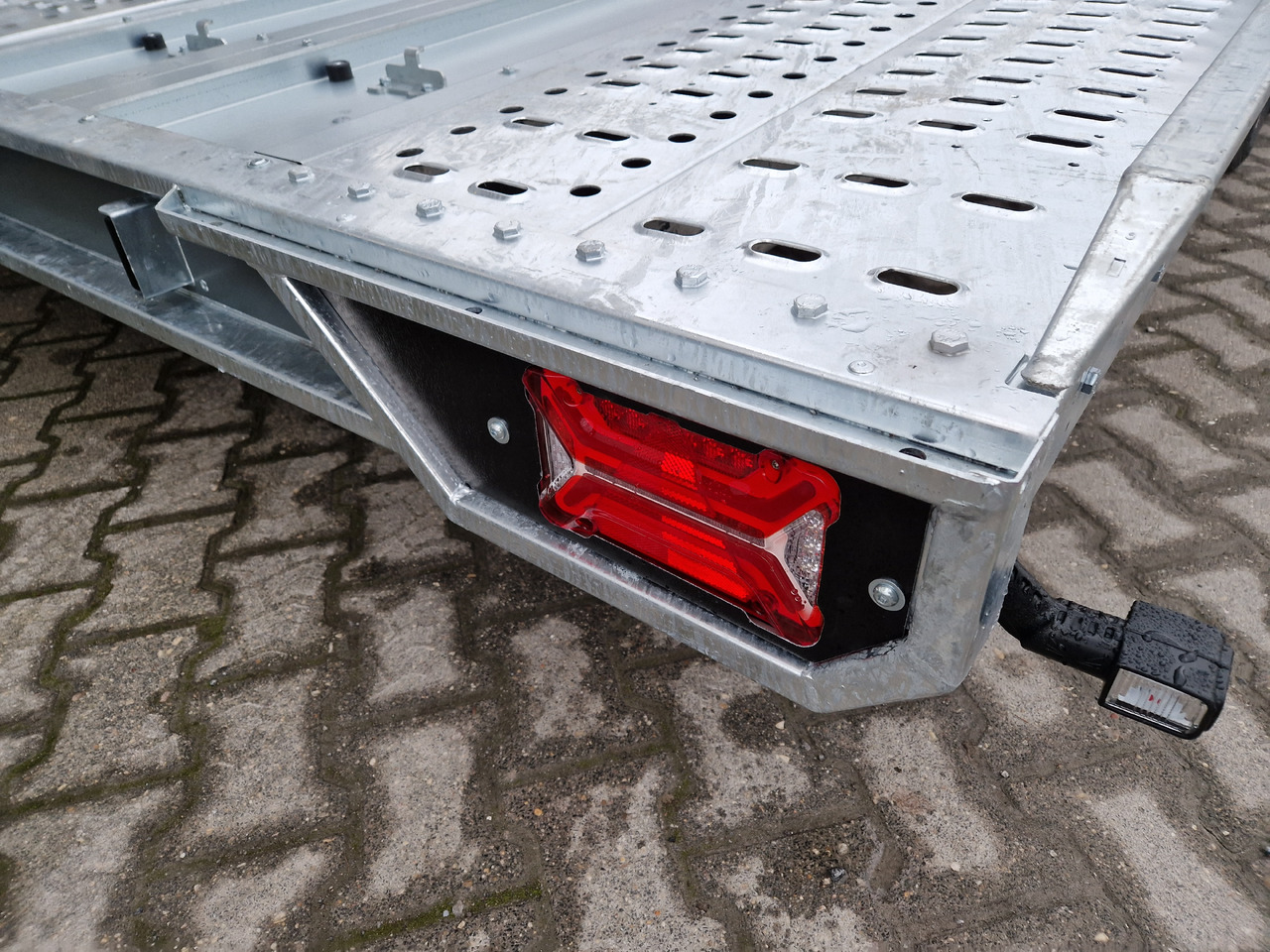 BJT T Transporter 231 550x224cm grau Tridem Alufelgen Auffahrrampen 180cm (XXL) 3500kg Aktion - Reboque porta máquinas: foto 3 BJT T Transporter 231 550x224cm grau Tridem Alufelgen Auffahrrampen 180cm (XXL) 3500kg Aktion - Reboque porta máquinas: foto 3
