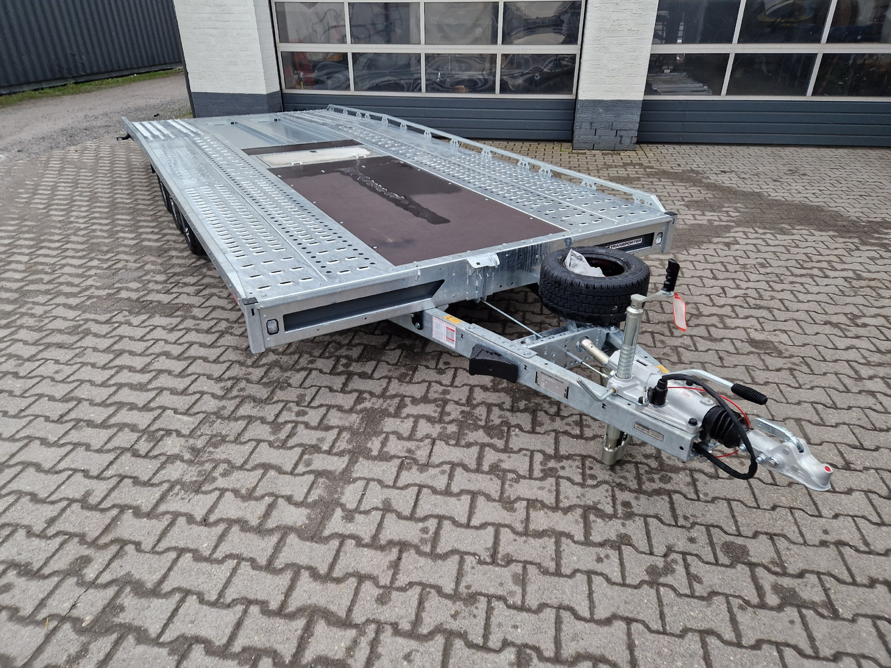 BJT T Transporter 231 550x224cm grau Tridem Alufelgen Auffahrrampen 180cm (XXL) 3500kg Aktion - Reboque porta máquinas: foto 5 BJT T Transporter 231 550x224cm grau Tridem Alufelgen Auffahrrampen 180cm (XXL) 3500kg Aktion - Reboque porta máquinas: foto 5