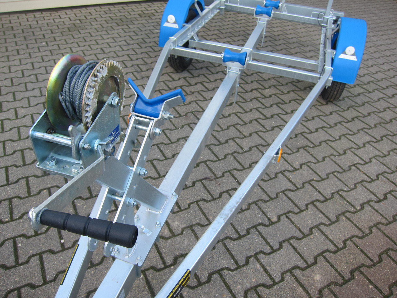Bootsanhänger Boattrailer Neptun NAVY N7-17 Trailer 750kg mit Winde Winter Online Aktion - Reboque para barco: foto 5 Bootsanhänger Boattrailer Neptun NAVY N7-17 Trailer 750kg mit Winde Winter Online Aktion - Reboque para barco: foto 5