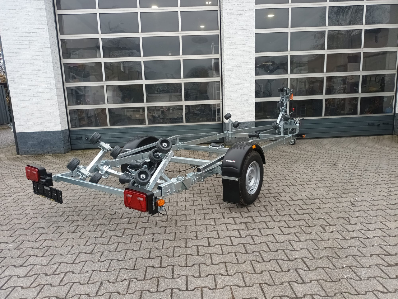 Brenderup Bootstrailer Premium 201500B SR X LED Superrollen 1500kg - Reboque para barco: foto 2 Brenderup Bootstrailer Premium 201500B SR X LED Superrollen 1500kg - Reboque para barco: foto 2