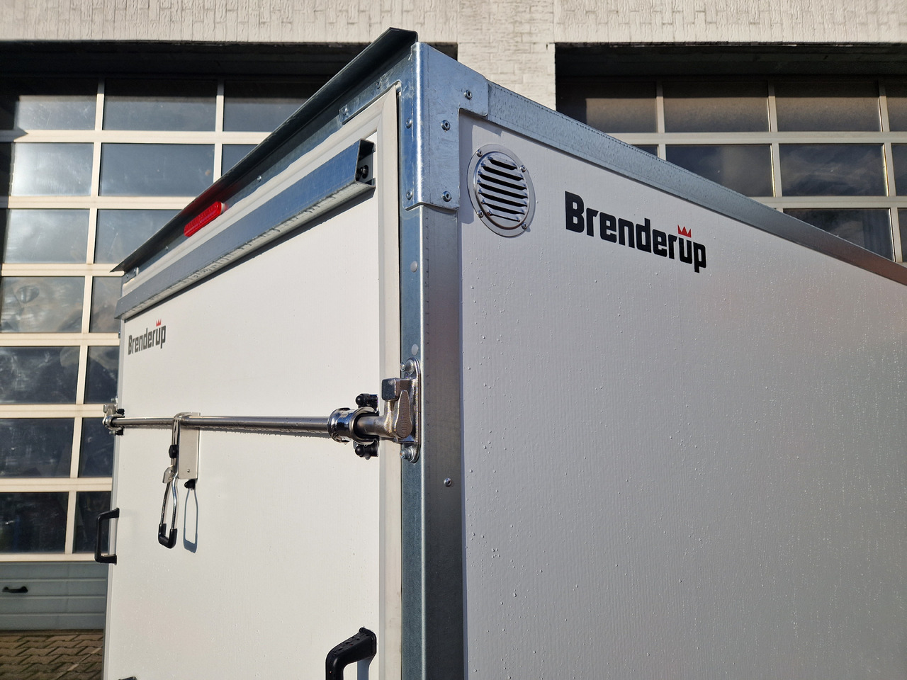 Reboque furgão Brenderup Cargo Dynamic CD260 B R 260x153x150cm niedrig Heckrampe Wabenwände (S) 1300kg: foto 9