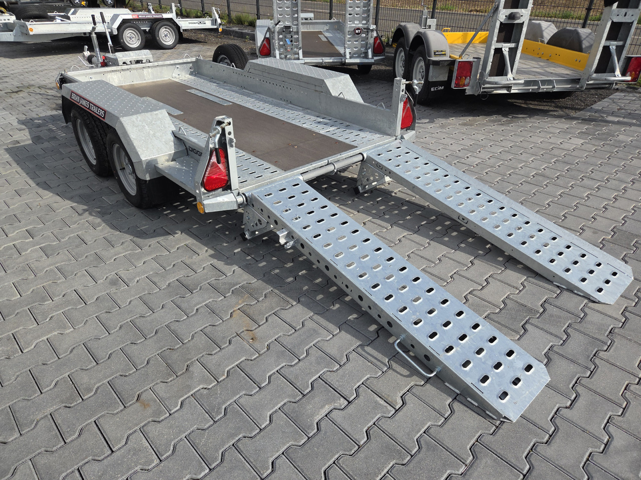 Brian James Digger Plant 543-2813-35 280x130cm Auffahrrampen klappbar Reserverad 3500kg - Reboque porta máquinas: foto 3 Brian James Digger Plant 543-2813-35 280x130cm Auffahrrampen klappbar Reserverad 3500kg - Reboque porta máquinas: foto 3