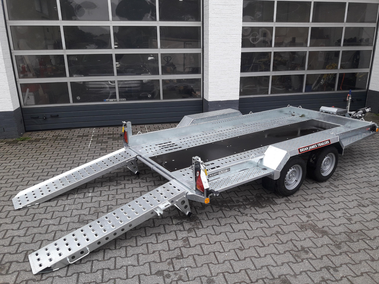 Brian James Digger Plant 543-3717-35-2 370x170cm 3500kg Rampen Reserverad 2736kg Nutzlast Aktion 24 - Reboque porta máquinas: foto 2 Brian James Digger Plant 543-3717-35-2 370x170cm 3500kg Rampen Reserverad 2736kg Nutzlast Aktion 24 - Reboque porta máquinas: foto 2