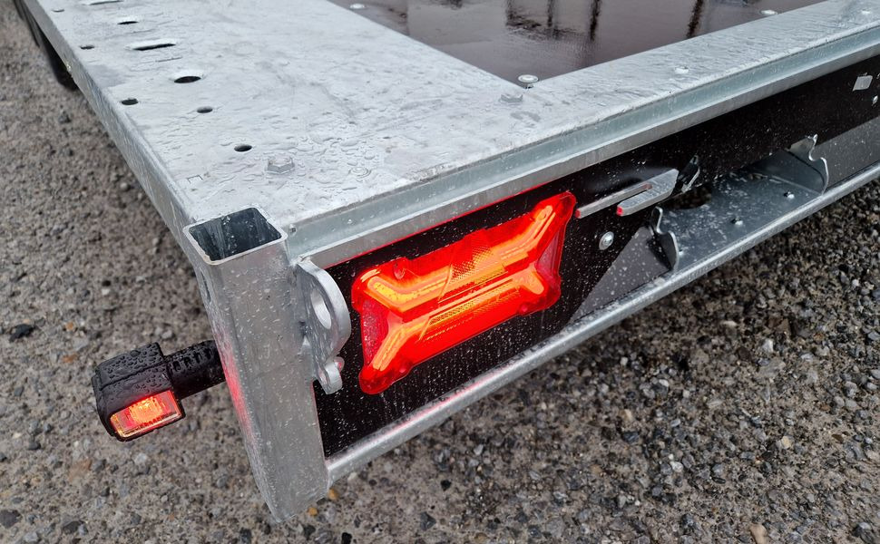 Brian James Trailer Connect 310x188cm black plattform Tandem 10" Alufelgen 3000kg - Reboque plataforma/ Caixa aberta: foto 1 Brian James Trailer Connect 310x188cm black plattform Tandem 10" Alufelgen 3000kg - Reboque plataforma/ Caixa aberta: foto 1