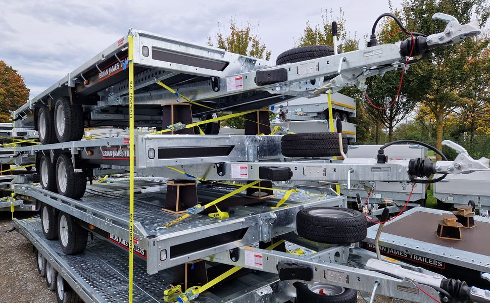 Brian James Trailer Connect 360x188cm plattform blackline 2 Achsen 10" (L) 3000kg - Reboque plataforma/ Caixa aberta: foto 1 Brian James Trailer Connect 360x188cm plattform blackline 2 Achsen 10" (L) 3000kg - Reboque plataforma/ Caixa aberta: foto 1