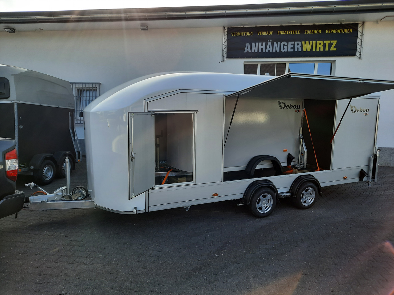 Cargo Roadster 2000 550x220x204cm Poly white Car Edition 3500kg Pullman Vollausstattung - Reboque para moto: foto 1 Cargo Roadster 2000 550x220x204cm Poly white Car Edition 3500kg Pullman Vollausstattung - Reboque para moto: foto 1