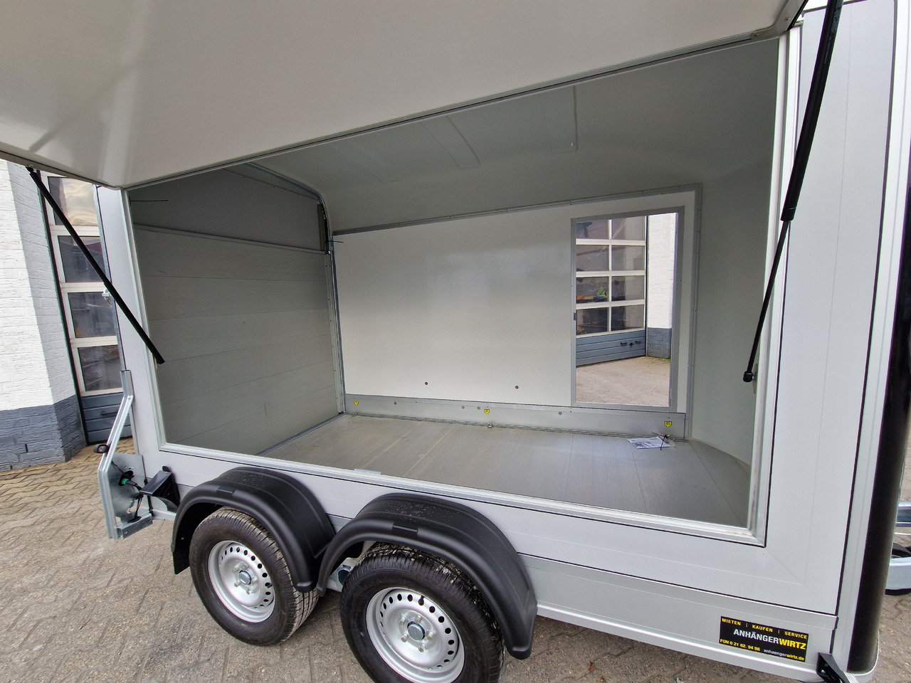 Cargo Roadster 500 312x167x199cm Sandwich Poly schwarz Seitenklappe Seitentür Pullman 100 km/H - Roulote bar: foto 5 Cargo Roadster 500 312x167x199cm Sandwich Poly schwarz Seitenklappe Seitentür Pullman 100 km/H - Roulote bar: foto 5