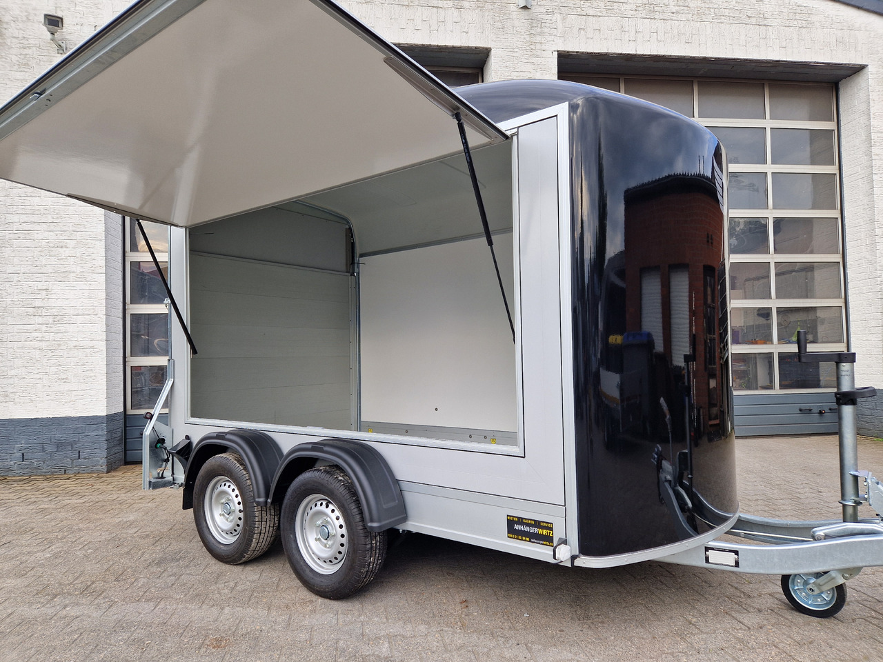 Cargo Roadster 500 312x167x199cm Sandwich Poly schwarz Seitenklappe Seitentür Pullman 100 km/H - Roulote bar: foto 1 Cargo Roadster 500 312x167x199cm Sandwich Poly schwarz Seitenklappe Seitentür Pullman 100 km/H - Roulote bar: foto 1