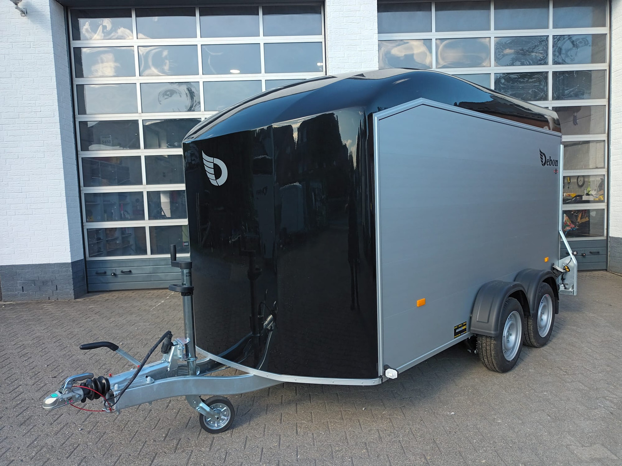 Cargo Roadster 700 375x180x200cm Alu Poly black Pullman 100km/H 2600kg Modell 2025 - Reboque para carros: foto 4 Cargo Roadster 700 375x180x200cm Alu Poly black Pullman 100km/H 2600kg Modell 2025 - Reboque para carros: foto 4