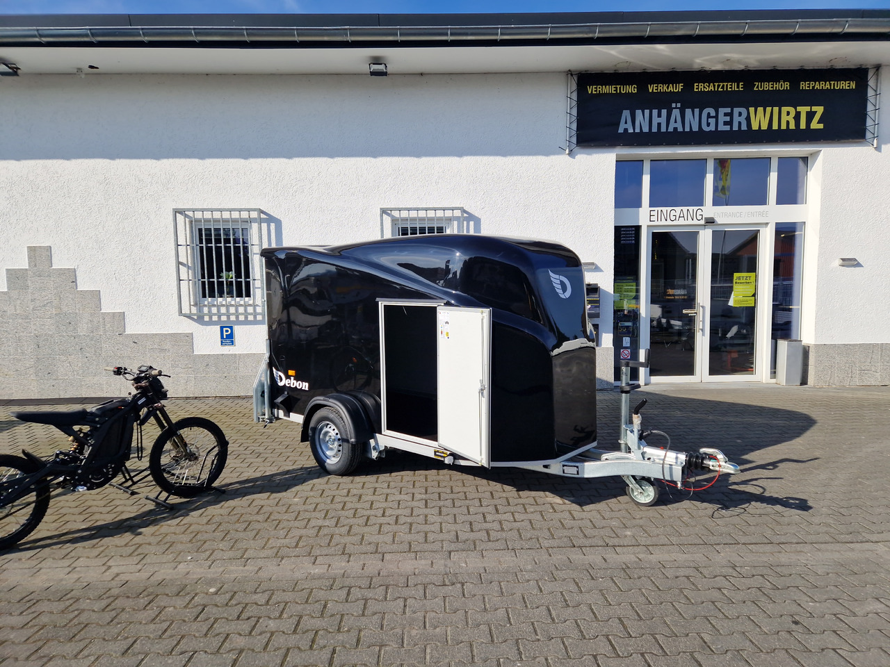 Debon Cargo 1300 300x152x168cm black Seitentür aerodynamik Pullman II 100km/H 1300kg Februar Aktion - Reboque furgão: foto 2 Debon Cargo 1300 300x152x168cm black Seitentür aerodynamik Pullman II 100km/H 1300kg Februar Aktion - Reboque furgão: foto 2