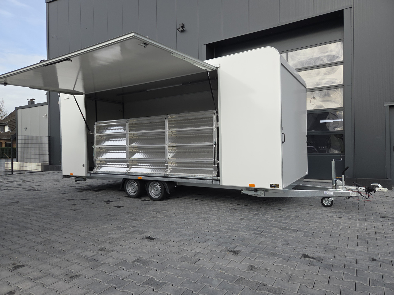 Event Trailer Koffer TWSP M 600T.01 600x230x210 Seitenklappe Treppe Hecktüren 230V 3000kg - Roulote bar: foto 3 Event Trailer Koffer TWSP M 600T.01 600x230x210 Seitenklappe Treppe Hecktüren 230V 3000kg - Roulote bar: foto 3