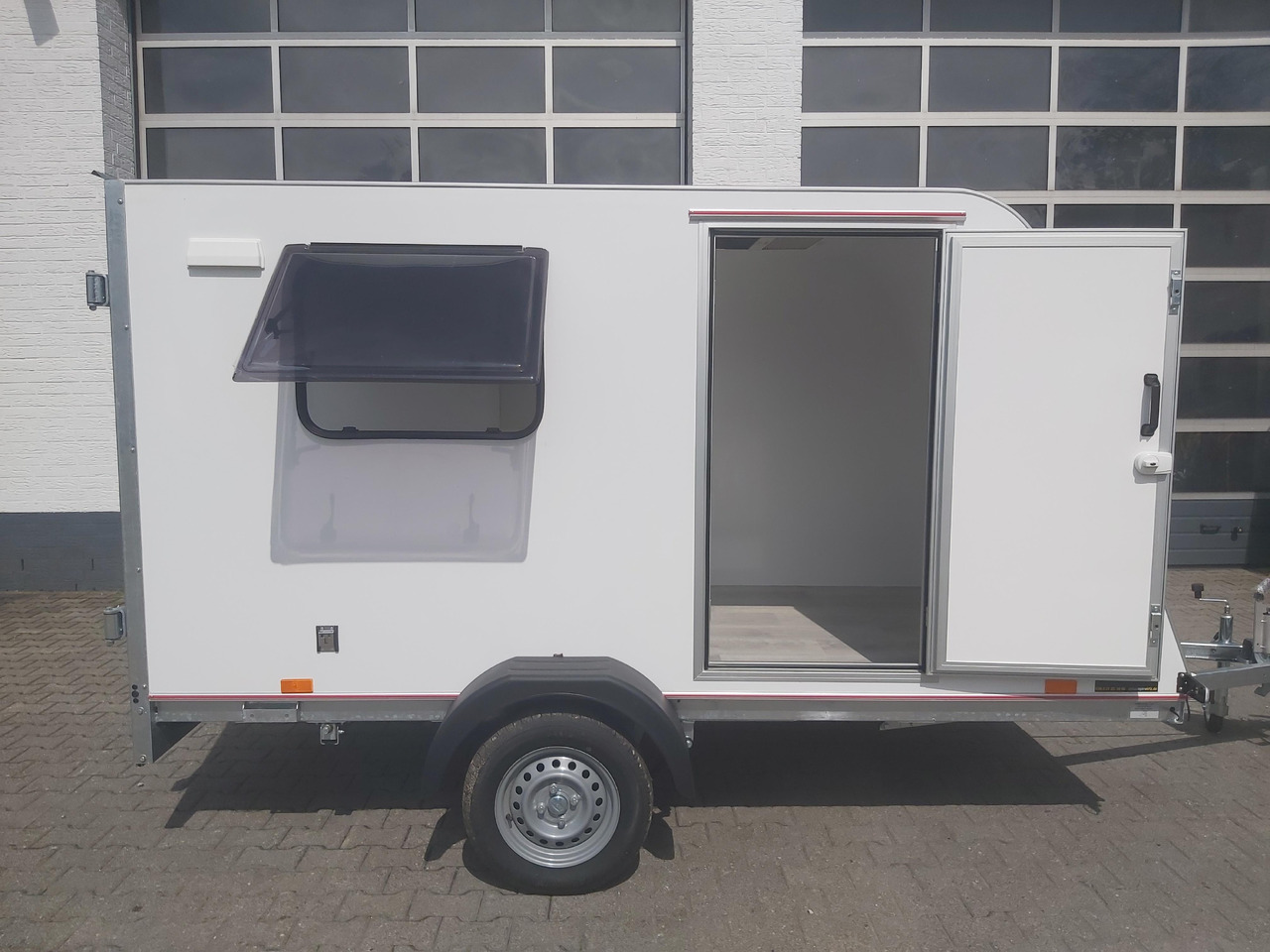 Kargo Camp TFS S Midi 320x150x150cm aero Seitentür Fenster Strom 230V (S) 750kg gebremst Modell 22 - Caravana: foto 4 Kargo Camp TFS S Midi 320x150x150cm aero Seitentür Fenster Strom 230V (S) 750kg gebremst Modell 22 - Caravana: foto 4