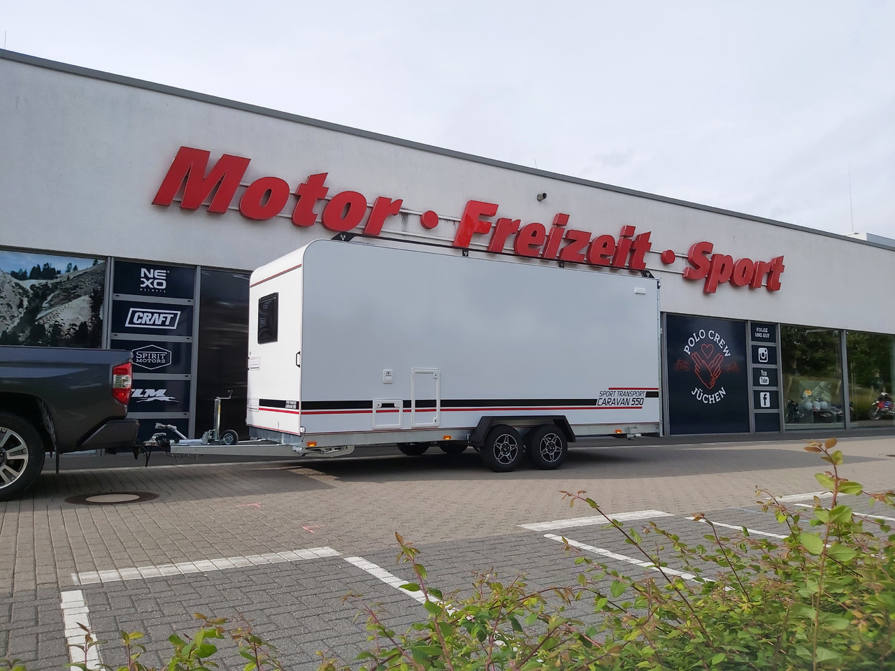 Roulote bar Koffer Sport Camp TFS 550.01 550x200x210cm Heckrampe Wohnabteil Premium 100km/H 2700kg AKTION: foto 16 Roulote bar Koffer Sport Camp TFS 550.01 550x200x210cm Heckrampe Wohnabteil Premium 100km/H 2700kg AKTION: foto 16