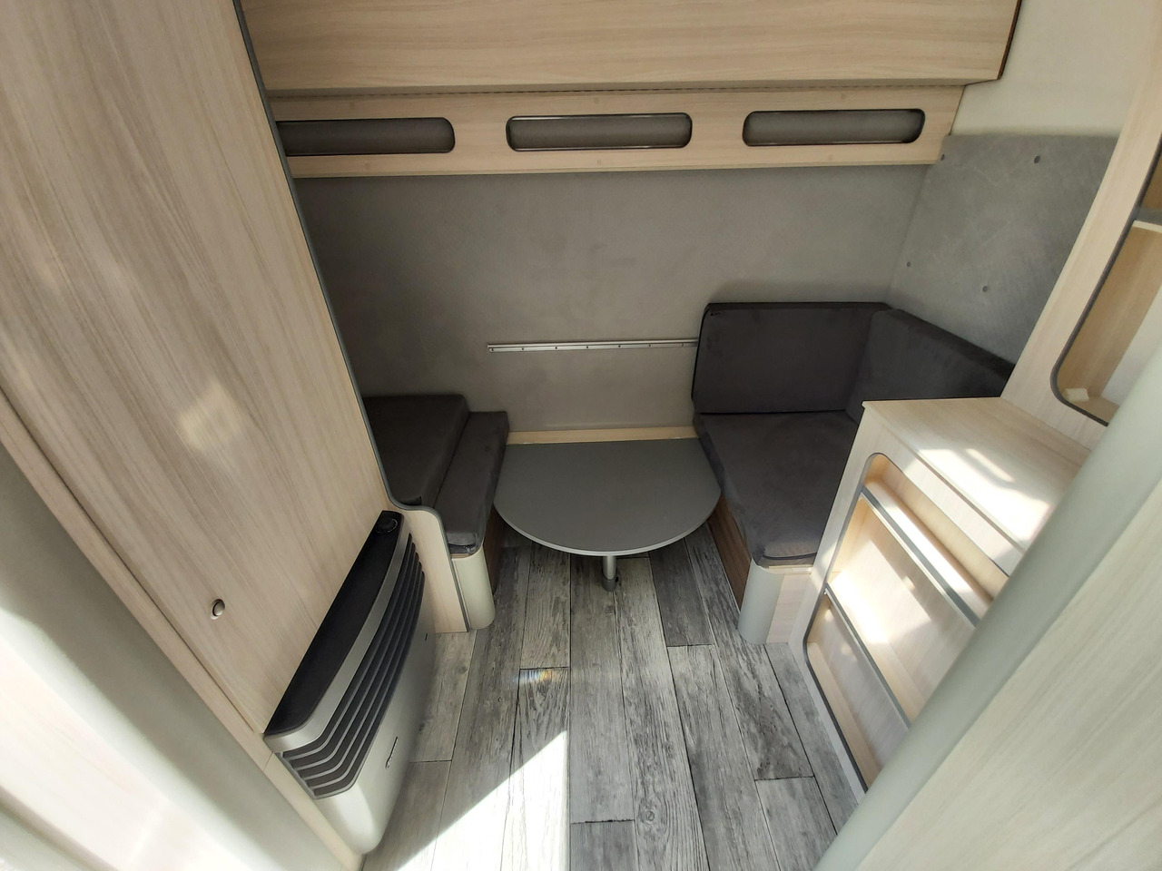 Roulote bar Koffer Sport Camp TFS 550.01 550x200x210cm Heckrampe Wohnabteil Premium 100km/H 2700kg AKTION: foto 10 Roulote bar Koffer Sport Camp TFS 550.01 550x200x210cm Heckrampe Wohnabteil Premium 100km/H 2700kg AKTION: foto 10
