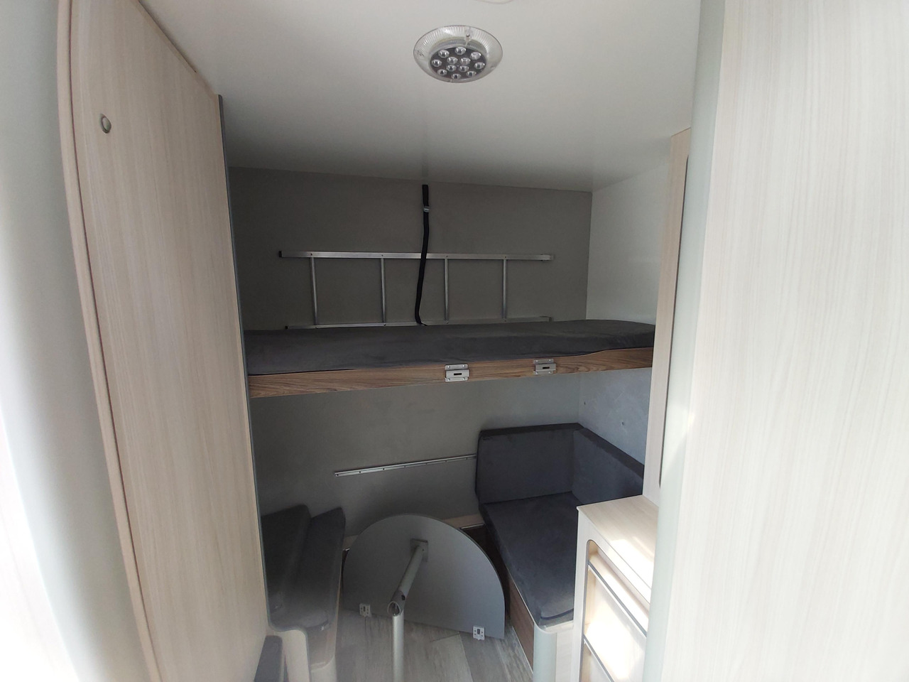 Roulote bar Koffer Sport Camp TFS 550.01 550x200x210cm Heckrampe Wohnabteil Premium 100km/H 2700kg AKTION: foto 15 Roulote bar Koffer Sport Camp TFS 550.01 550x200x210cm Heckrampe Wohnabteil Premium 100km/H 2700kg AKTION: foto 15
