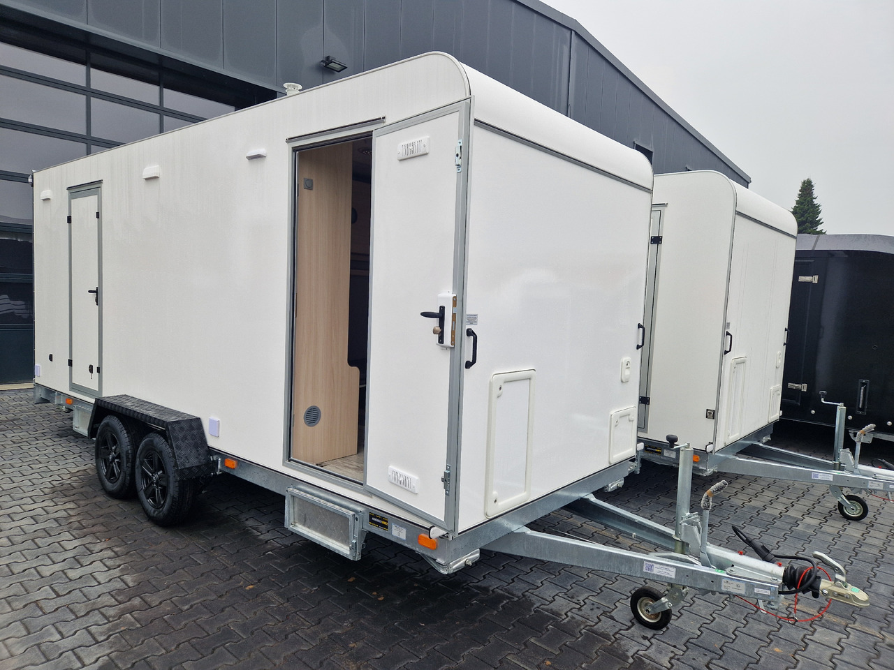 Koffer Sport Camp TFS 550.01 550x200x210cm Laderaum ST & Wohnabteil 2700kg - Caravana: foto 1 Koffer Sport Camp TFS 550.01 550x200x210cm Laderaum ST & Wohnabteil 2700kg - Caravana: foto 1