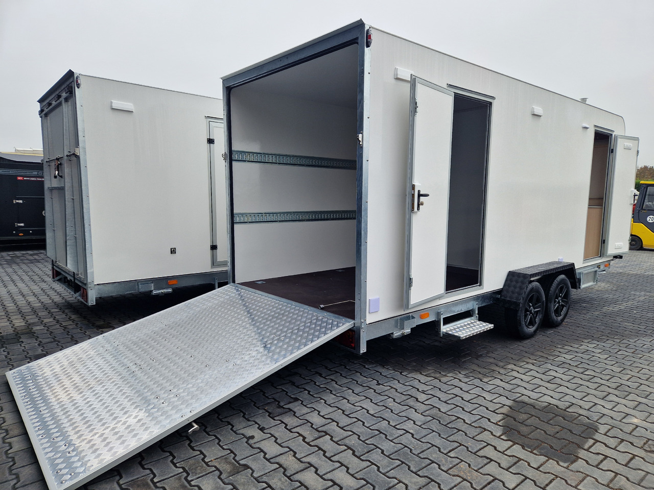 Koffer Sport Camp TFS 550.01 550x200x210cm Laderaum ST & Wohnabteil 2700kg - Caravana: foto 2 Koffer Sport Camp TFS 550.01 550x200x210cm Laderaum ST & Wohnabteil 2700kg - Caravana: foto 2