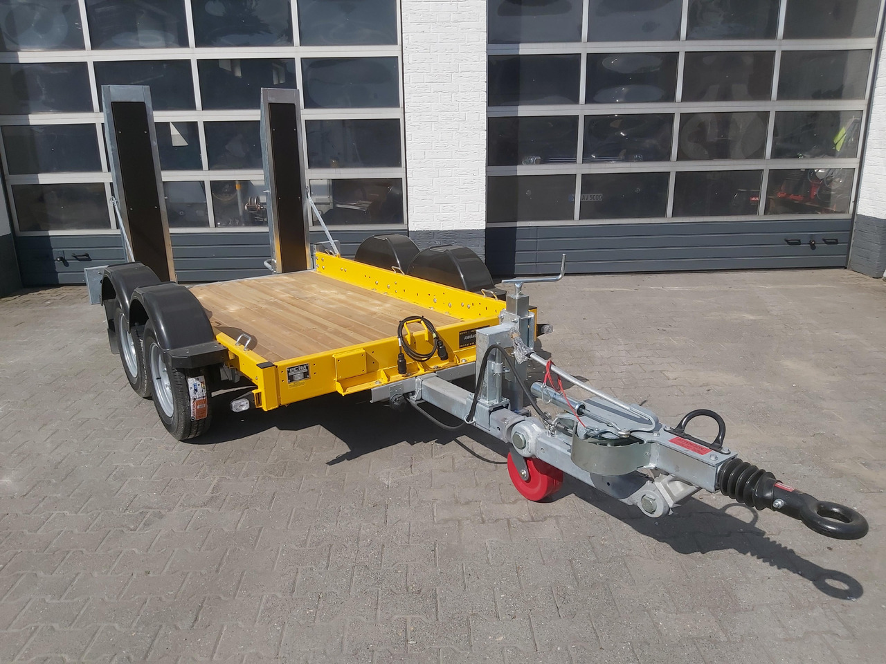 Reboque porta máquinas Maschinentransporter BUILDER HVD 2500 250x139x16cm Rampen höhenverstellbare Deichsel (S) 2500kg Nato: foto 11