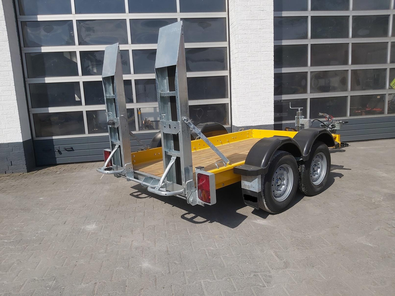Reboque porta máquinas Maschinentransporter BUILDER HVD 2500 250x139x16cm Rampen höhenverstellbare Deichsel (S) 2500kg Nato: foto 12