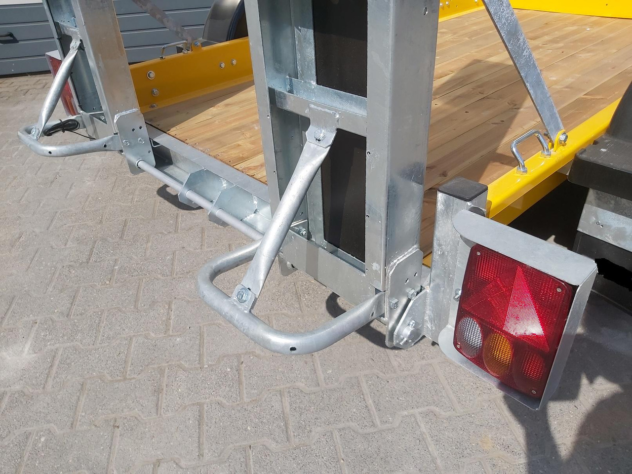 Reboque porta máquinas Maschinentransporter BUILDER HVD 2500 250x139x16cm Rampen höhenverstellbare Deichsel (S) 2500kg Nato: foto 9