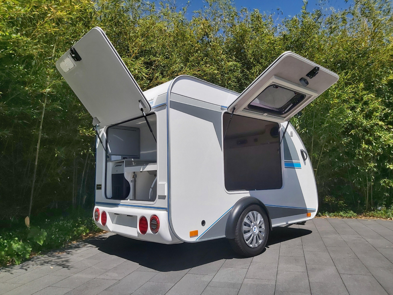 Mini Camper Mini Tommy TMC25 Basic V1 252x140x121cm Küche 100km/H 750kg ohne Bremse Winter Aktion - Caravana: foto 1 Mini Camper Mini Tommy TMC25 Basic V1 252x140x121cm Küche 100km/H 750kg ohne Bremse Winter Aktion - Caravana: foto 1