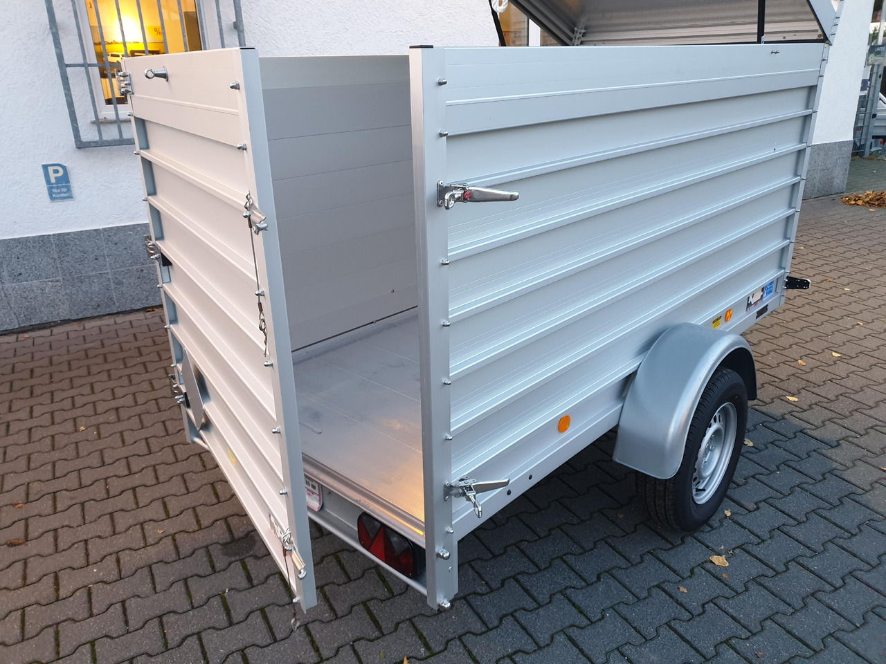 PKW Anhänger Koch Aluline 4.13 Deckel Hecktür Aluboden DV 250x125x125cm 1300kg 100 km/H Modell 23 - Reboque furgão: foto 5 PKW Anhänger Koch Aluline 4.13 Deckel Hecktür Aluboden DV 250x125x125cm 1300kg 100 km/H Modell 23 - Reboque furgão: foto 5