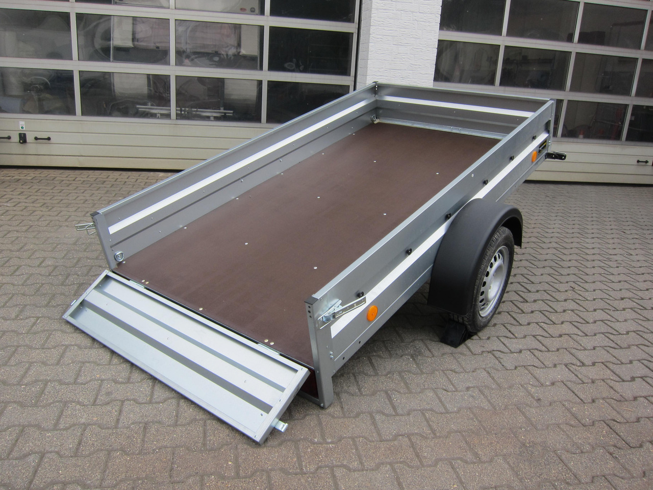PKW Anhänger Trailstar Pratik 236 236x129x30cm ankippbar (XS) 750kg Mai Aktion - Reboque para moto: foto 2 PKW Anhänger Trailstar Pratik 236 236x129x30cm ankippbar (XS) 750kg Mai Aktion - Reboque para moto: foto 2