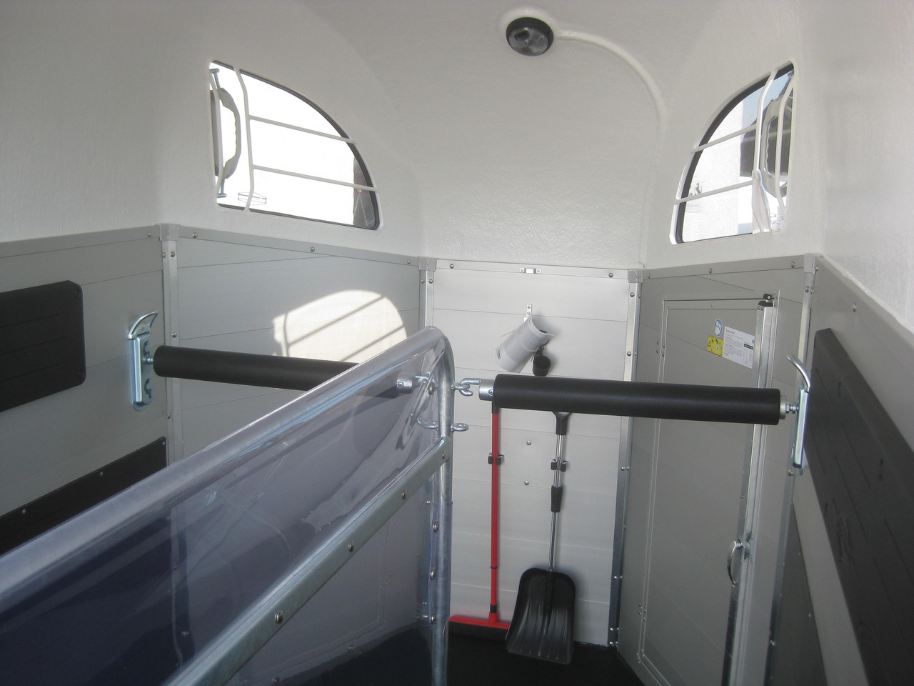 Reboque para cavalos Pferdeanhänger Böckmann Champion C 2700kg CFF+ 100 km/H: foto 6 Reboque para cavalos Pferdeanhänger Böckmann Champion C 2700kg CFF+ 100 km/H: foto 6