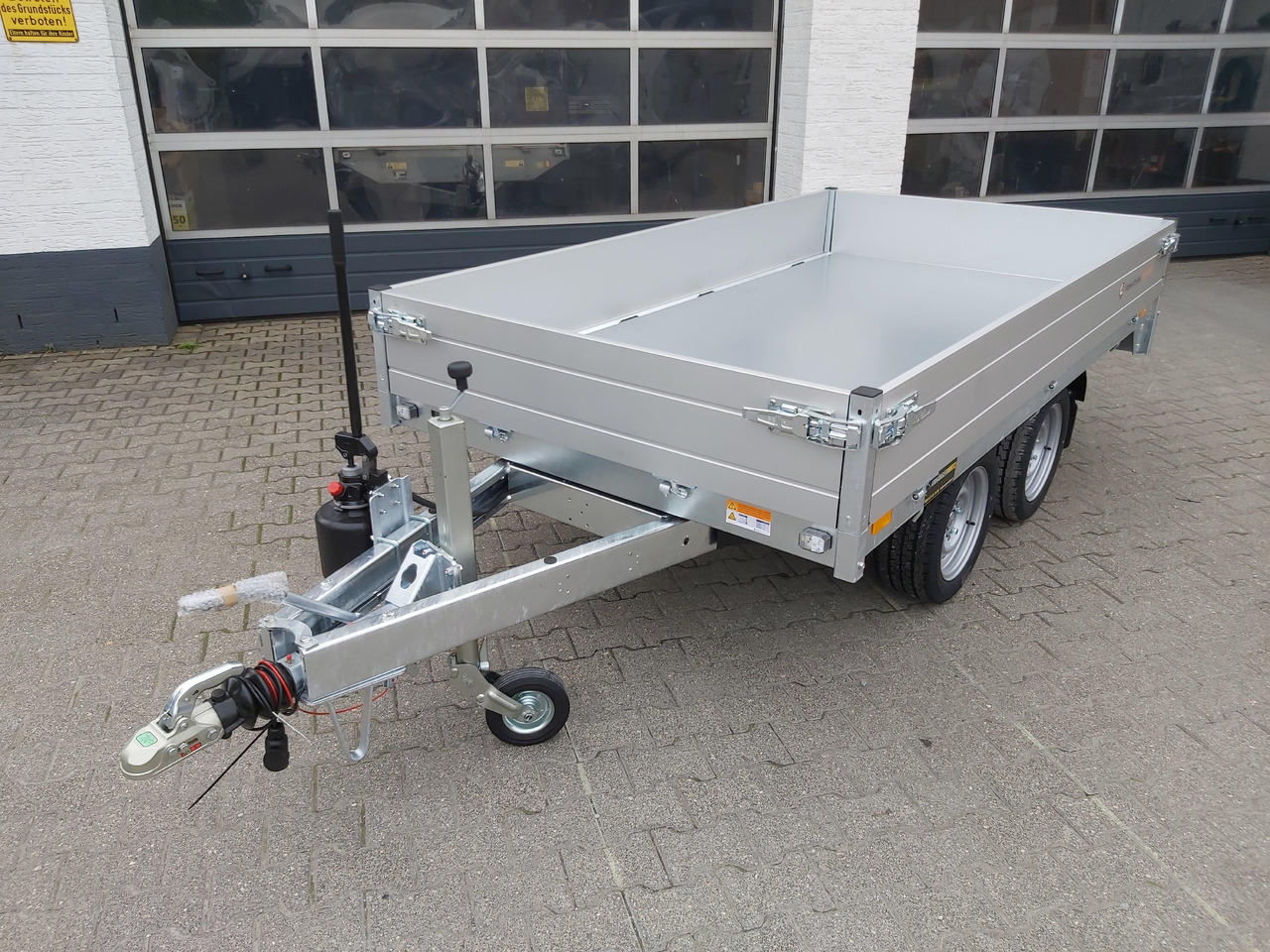 Saris Kipper K1 276 150 2000 2 276x150x30cm silver Handpumpe 13" (S) 2000kg - Reboque basculante: foto 4 Saris Kipper K1 276 150 2000 2 276x150x30cm silver Handpumpe 13" (S) 2000kg - Reboque basculante: foto 4