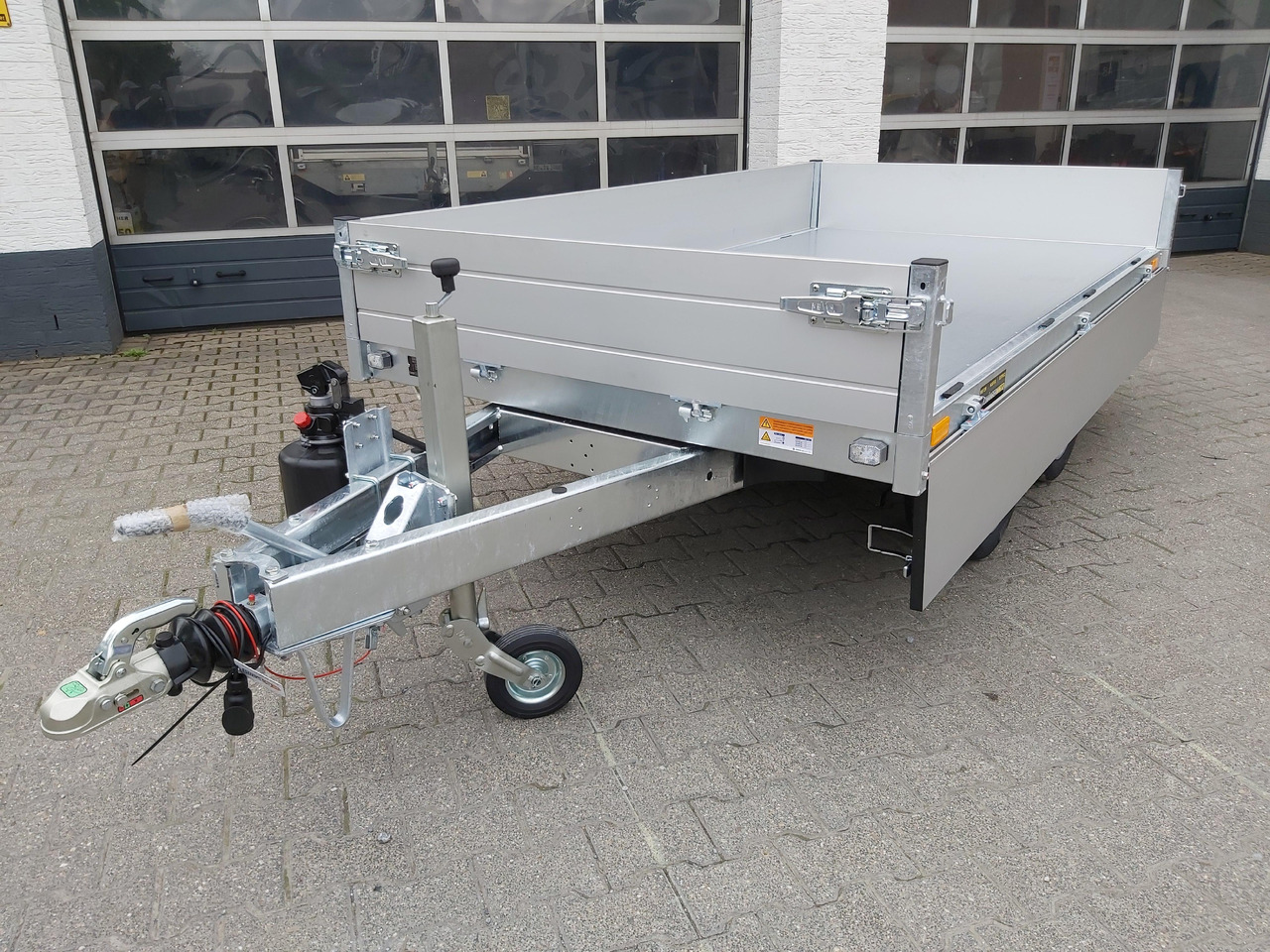Saris Kipper K1 276 150 2000 2 276x150x30cm silver Handpumpe 13" (S) 2000kg - Reboque basculante: foto 5 Saris Kipper K1 276 150 2000 2 276x150x30cm silver Handpumpe 13" (S) 2000kg - Reboque basculante: foto 5