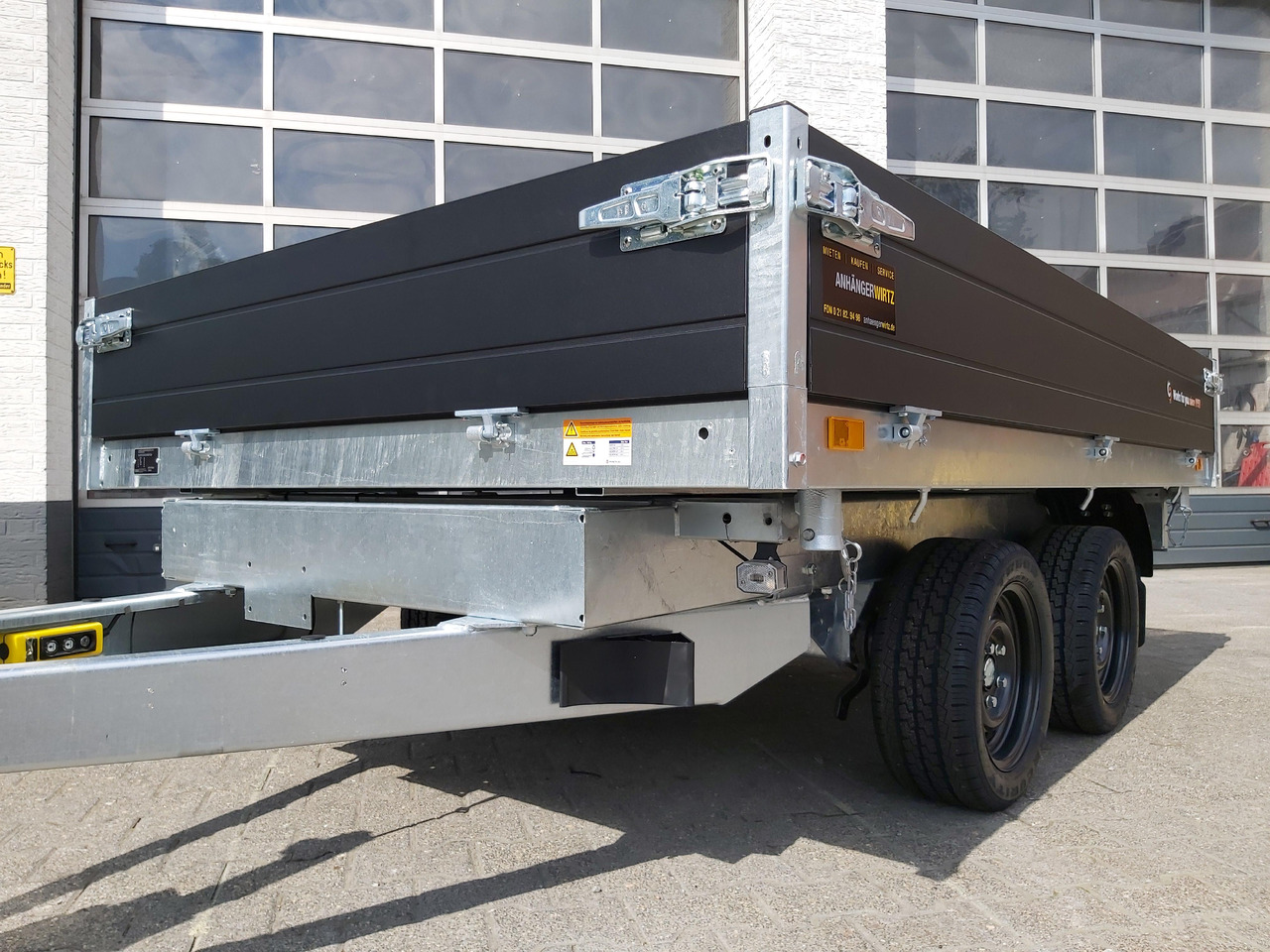 Saris Kipper K3 276 170 2700 2 E 276x170x30cm black Edition Elektro 13" (S) 2700kg Januar Aktion - Reboque basculante: foto 3 Saris Kipper K3 276 170 2700 2 E 276x170x30cm black Edition Elektro 13" (S) 2700kg Januar Aktion - Reboque basculante: foto 3