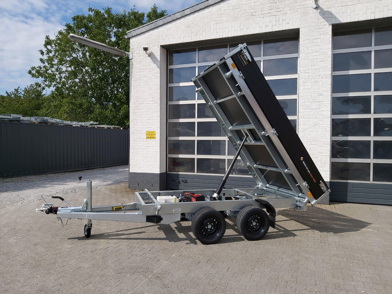 Saris Kipper K3 276 170 2700 2 E 276x170x30cm black Edition Elektro 13" (S) 2700kg Januar Aktion - Reboque basculante: foto 1 Saris Kipper K3 276 170 2700 2 E 276x170x30cm black Edition Elektro 13" (S) 2700kg Januar Aktion - Reboque basculante: foto 1