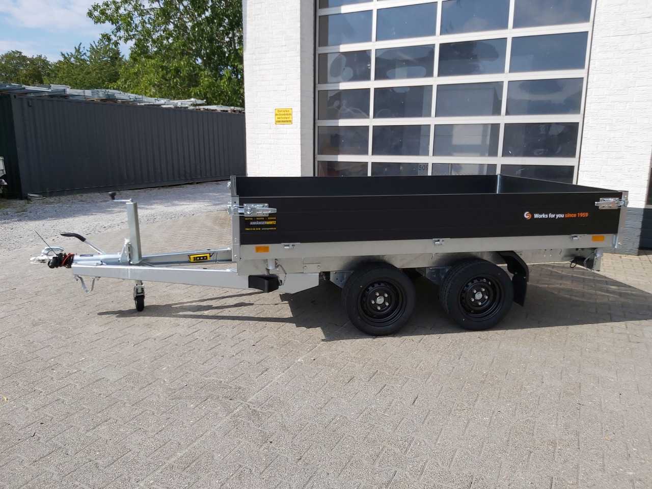 Saris Kipper K3 276 170 2700 2 E 276x170x30cm black Edition Elektro 13" (S) 2700kg Januar Aktion - Reboque basculante: foto 4 Saris Kipper K3 276 170 2700 2 E 276x170x30cm black Edition Elektro 13" (S) 2700kg Januar Aktion - Reboque basculante: foto 4