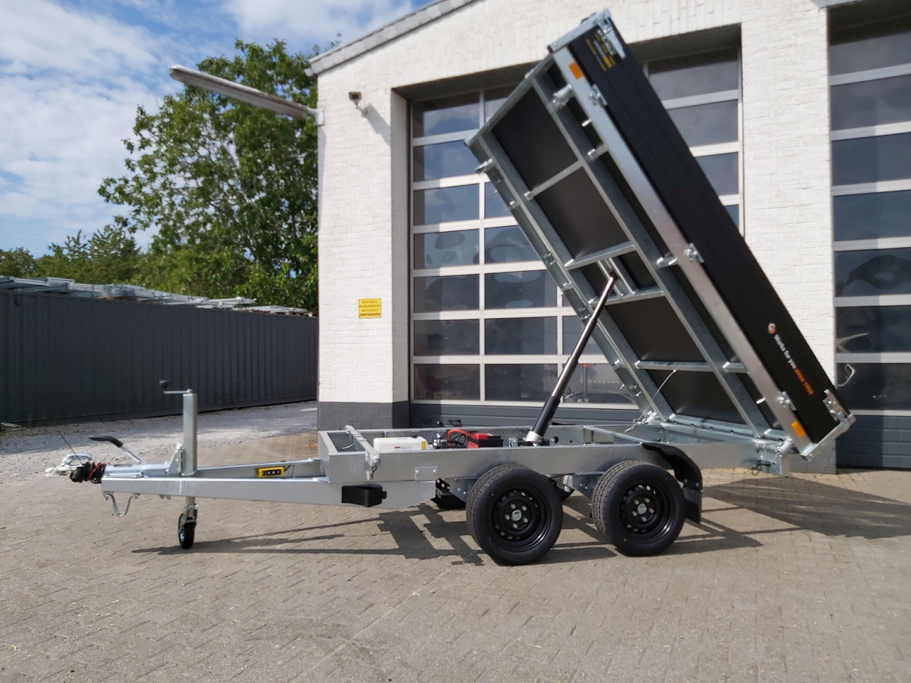 Saris Kipper K3 276 170 2700 2 E 276x170x30cm black Edition Elektro 13" (S) 2700kg Januar Aktion - Reboque basculante: foto 2 Saris Kipper K3 276 170 2700 2 E 276x170x30cm black Edition Elektro 13" (S) 2700kg Januar Aktion - Reboque basculante: foto 2