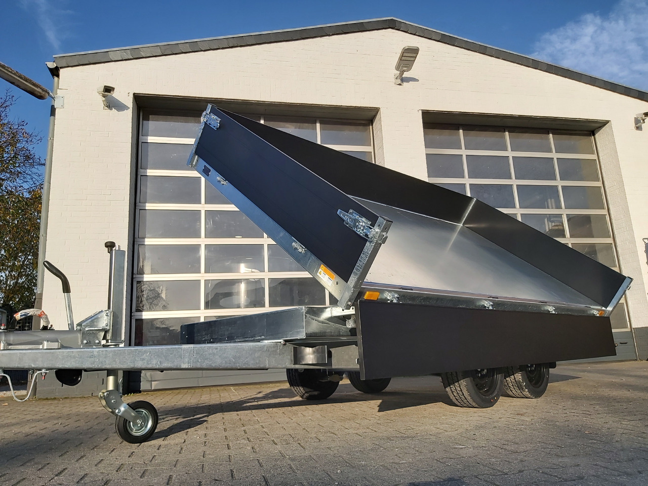 Saris Kipper K3 356 184 3500 2 E 356x184x35cm black edition Elektro Rampen Stützen (L) 3500kg - Reboque basculante: foto 1 Saris Kipper K3 356 184 3500 2 E 356x184x35cm black edition Elektro Rampen Stützen (L) 3500kg - Reboque basculante: foto 1