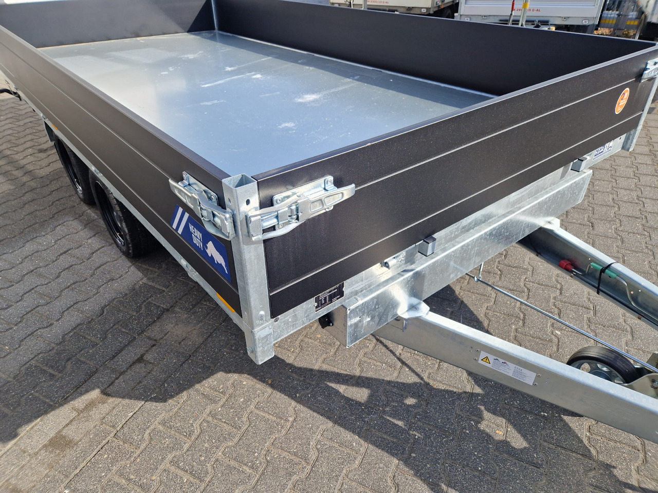 Saris Kipper K3 406 204 3500 2 HD E 406x204x35cm black Alu Auffahrrampen Stützen LED 3500kg - Reboque basculante: foto 4 Saris Kipper K3 406 204 3500 2 HD E 406x204x35cm black Alu Auffahrrampen Stützen LED 3500kg - Reboque basculante: foto 4