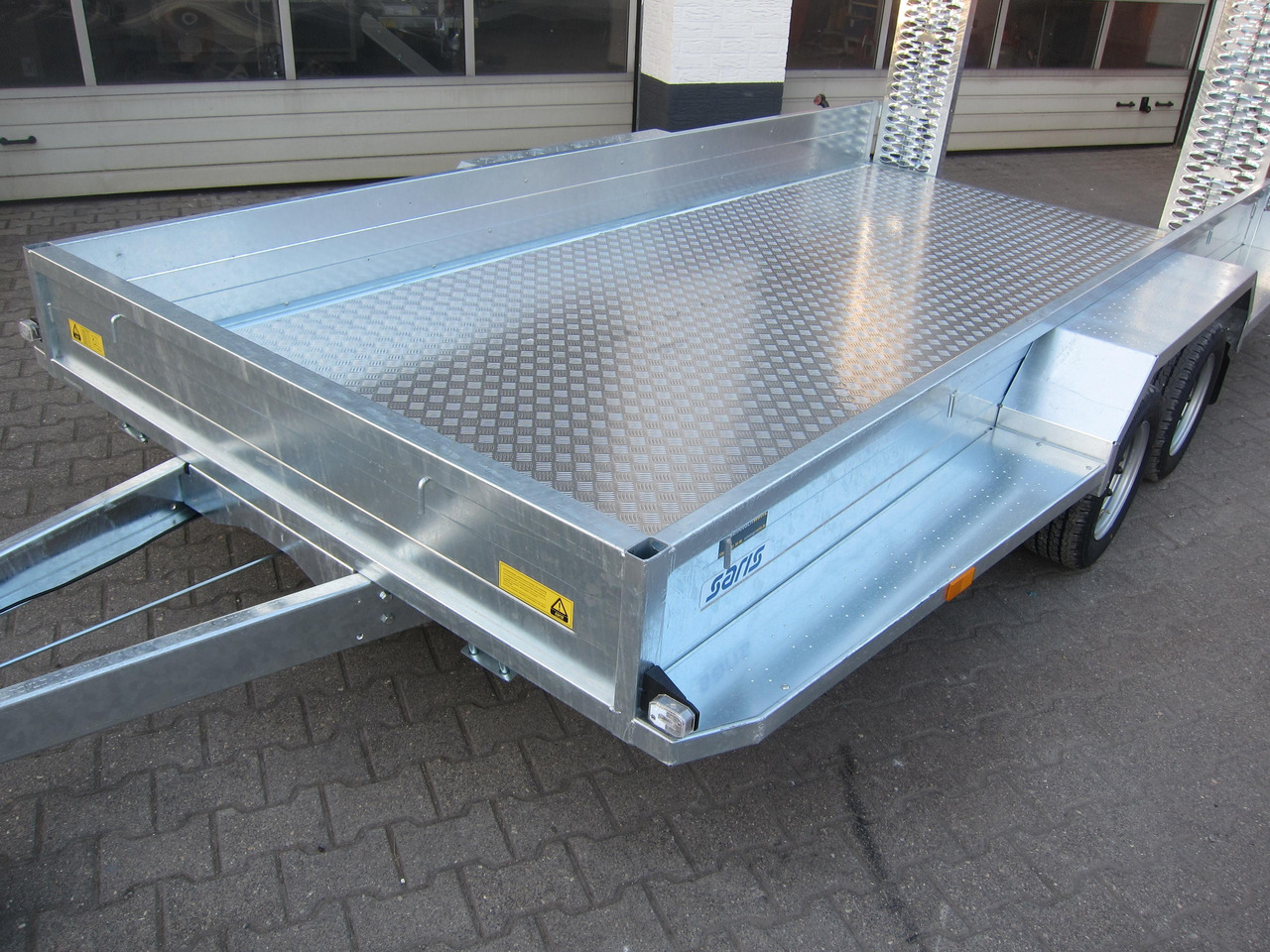 Saris Magnum MAXX 3500 406x182x30cm Rampen ForceOne Aluboden 3500kg Aktion - Reboque porta máquinas: foto 2 Saris Magnum MAXX 3500 406x182x30cm Rampen ForceOne Aluboden 3500kg Aktion - Reboque porta máquinas: foto 2