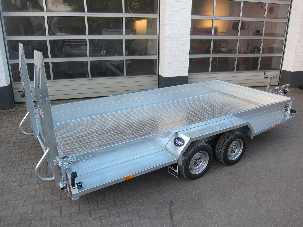 Saris Magnum MAXX 3500 406x182x30cm Rampen ForceOne Aluboden 3500kg Aktion - Reboque porta máquinas: foto 4 Saris Magnum MAXX 3500 406x182x30cm Rampen ForceOne Aluboden 3500kg Aktion - Reboque porta máquinas: foto 4