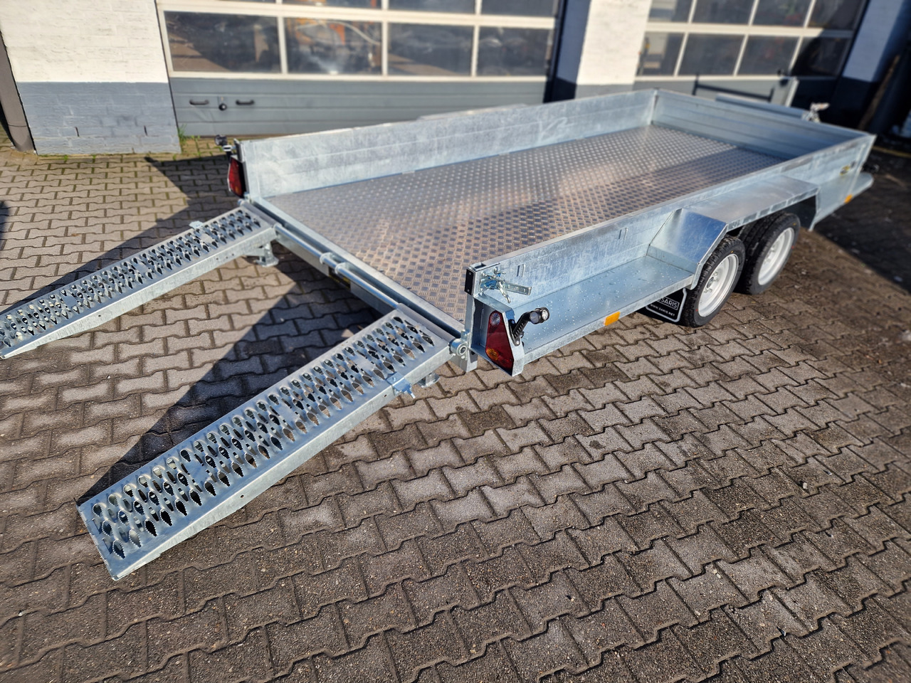 Saris Magnum MAXX 3500 406x182x30cm force one Rampen Schaufelablage 100km/H 3500kg Januar Aktion - Reboque porta máquinas: foto 1 Saris Magnum MAXX 3500 406x182x30cm force one Rampen Schaufelablage 100km/H 3500kg Januar Aktion - Reboque porta máquinas: foto 1