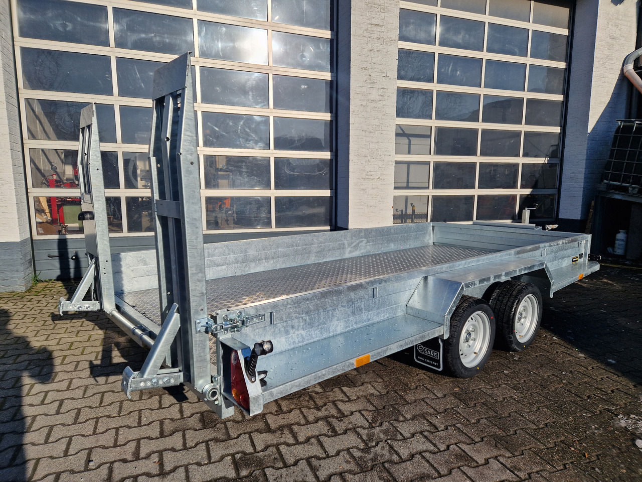 Saris Magnum MAXX 3500 406x182x30cm force one Rampen Schaufelablage 100km/H 3500kg Januar Aktion - Reboque porta máquinas: foto 2 Saris Magnum MAXX 3500 406x182x30cm force one Rampen Schaufelablage 100km/H 3500kg Januar Aktion - Reboque porta máquinas: foto 2