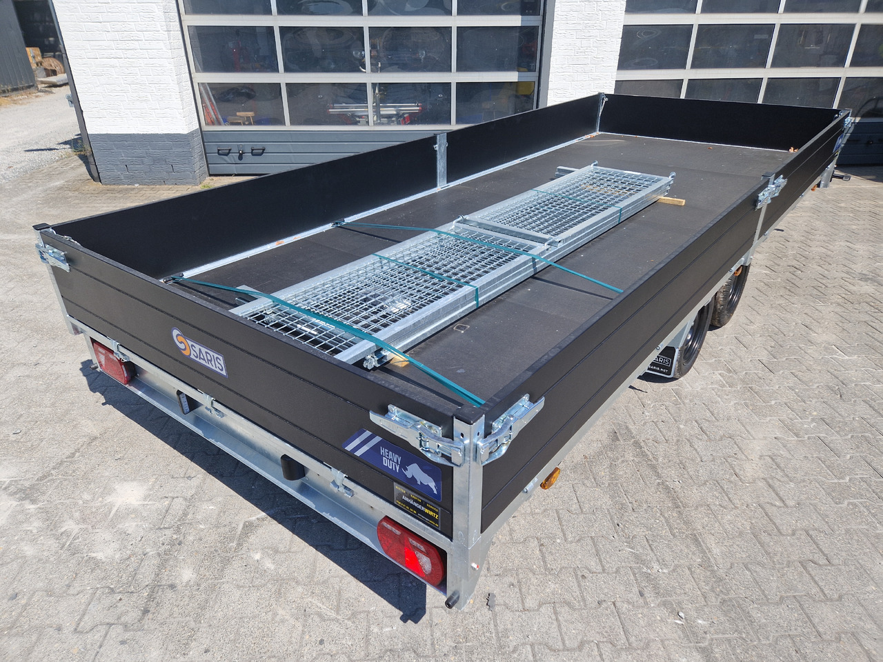 Saris PL HD 506 204 3500 2 506x204x35cm heavy duty black LED Licht (XXL) 3500kg - Reboque plataforma/ Caixa aberta: foto 4 Saris PL HD 506 204 3500 2 506x204x35cm heavy duty black LED Licht (XXL) 3500kg - Reboque plataforma/ Caixa aberta: foto 4