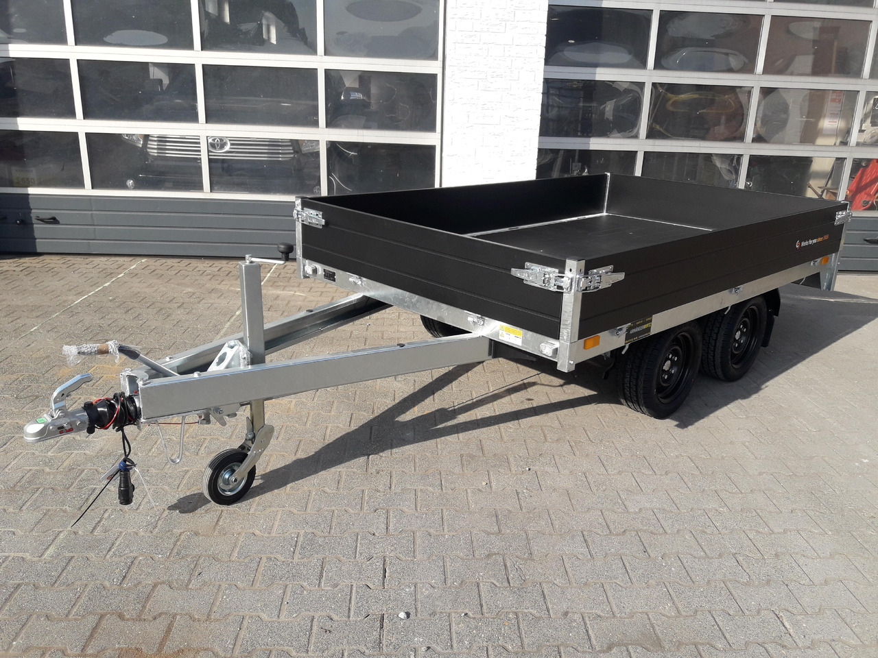 Saris PL276 170 2000 2 276x170x30cm black Edition LED Beleuchtung 13" (S) 2000kg - Reboque plataforma/ Caixa aberta: foto 1 Saris PL276 170 2000 2 276x170x30cm black Edition LED Beleuchtung 13" (S) 2000kg - Reboque plataforma/ Caixa aberta: foto 1