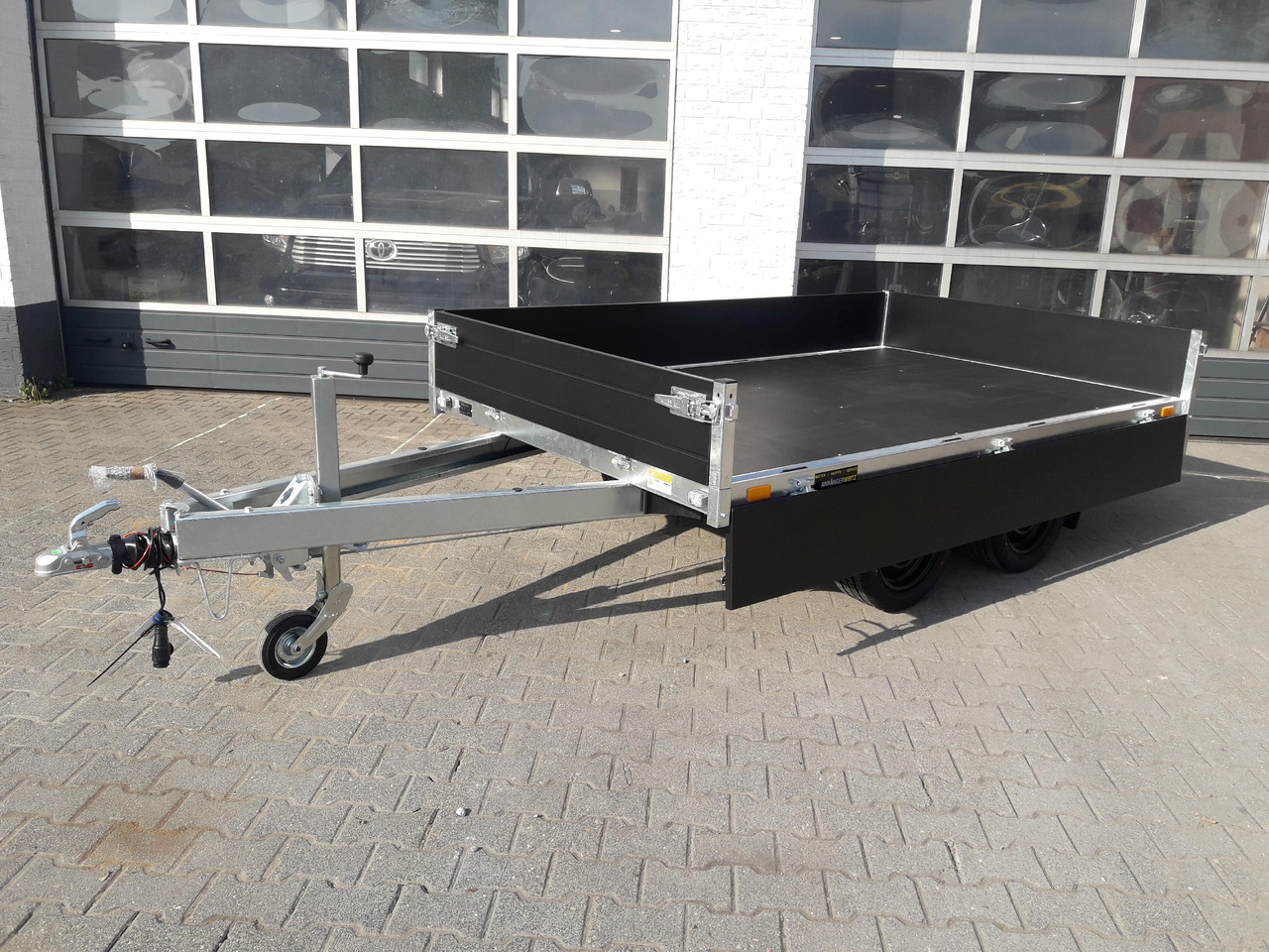 Saris PL276 170 2000 2 276x170x30cm black Edition LED Beleuchtung 13" (S) 2000kg - Reboque plataforma/ Caixa aberta: foto 2 Saris PL276 170 2000 2 276x170x30cm black Edition LED Beleuchtung 13" (S) 2000kg - Reboque plataforma/ Caixa aberta: foto 2