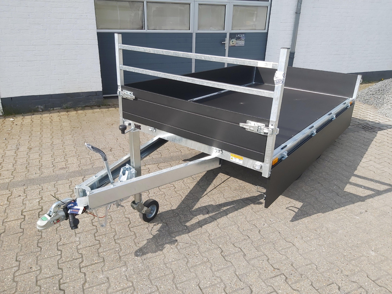 Saris PL306 170 2700 2 306x170x30cm black Edition LED Beleuchtung H Gestell 13" (M) 2700kg - Reboque plataforma/ Caixa aberta: foto 3 Saris PL306 170 2700 2 306x170x30cm black Edition LED Beleuchtung H Gestell 13" (M) 2700kg - Reboque plataforma/ Caixa aberta: foto 3