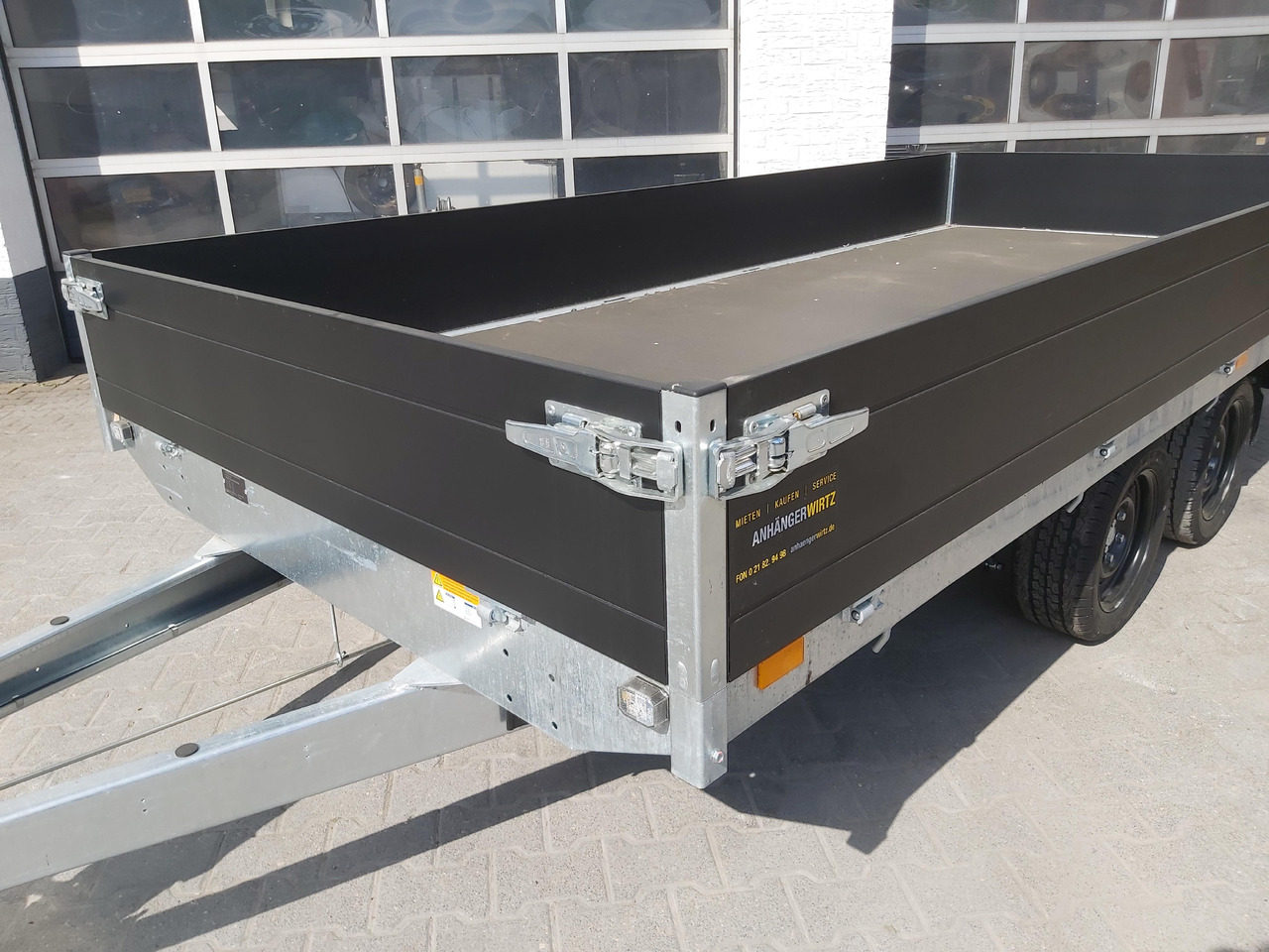 Saris PL406 184 2700 2 406x184x35cm black Edition LED Beleuchtung 13" (XL) 2700kg - Reboque plataforma/ Caixa aberta: foto 2 Saris PL406 184 2700 2 406x184x35cm black Edition LED Beleuchtung 13" (XL) 2700kg - Reboque plataforma/ Caixa aberta: foto 2