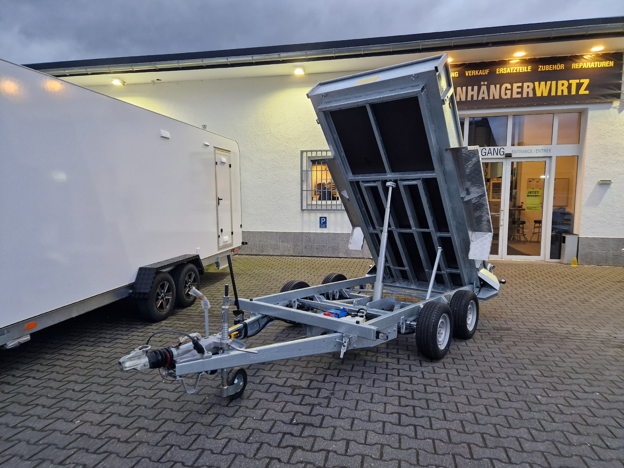Variant Heckkipper Tieflader 3515 MT20 300x150x30cm Auffahrrampen Stützen Parabelfeder 3500kg 100km - Reboque basculante: foto 4 Variant Heckkipper Tieflader 3515 MT20 300x150x30cm Auffahrrampen Stützen Parabelfeder 3500kg 100km - Reboque basculante: foto 4